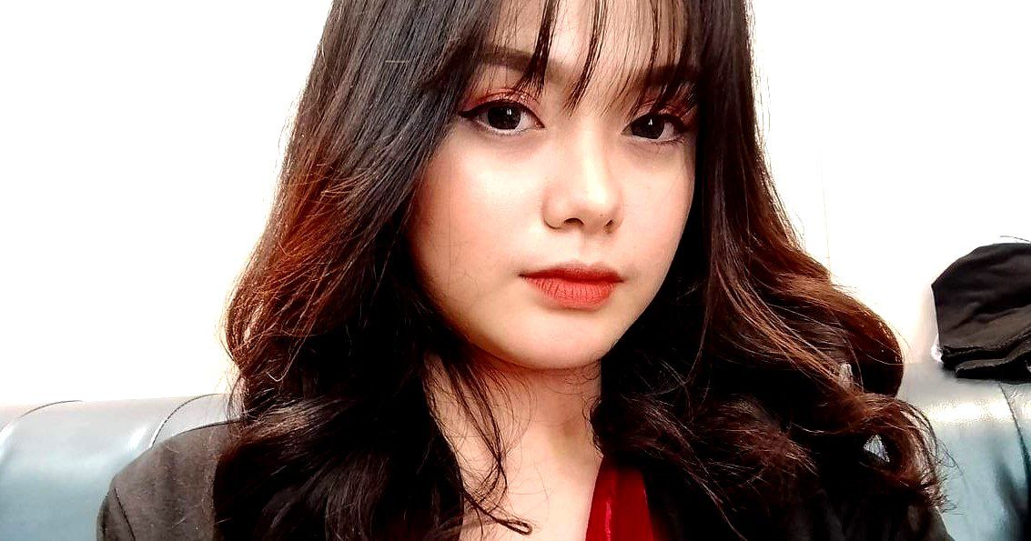 [Tôi là một nhà thám hiểm] Một cô sinh viên trong sáng không trang điểm, trông cô ấy thực sự tập trung khi đếm tiền, cô ấy thích sự sạch sẽ và mắc chứng sợ bẩn, cô ấy chỉ thổi kèn sau khi đánh răng, cô ấy nhỏ nhắn và mỏng manh, tôi rút bao cao su ra khi cô gái không chú ý, tôi cảm thấy tràn đầy sự chinh phục...